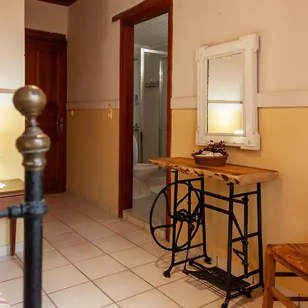 Amnisiades Appartement Karteros